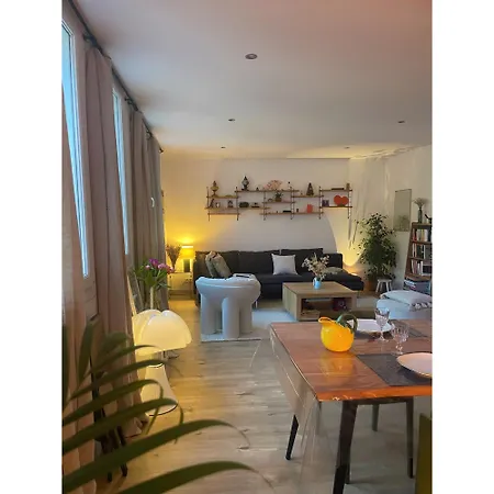 Chloe Apartment *